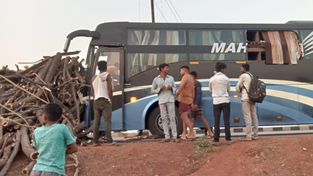 Bus hit tractor in Kohka