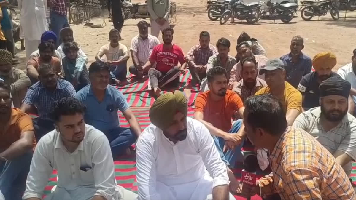 The BJP leaders blocked the Nabha road and raised slogans against the government