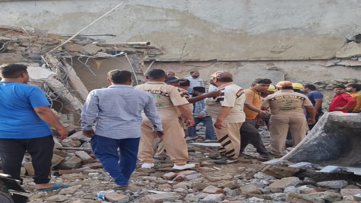 Rice mill building collapses in karnal 4 died and 20 injured, about 25 laborers feared trapped