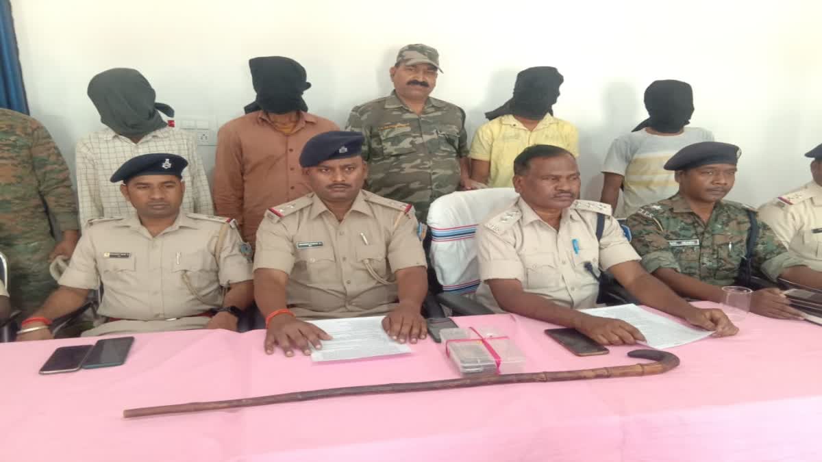 http://10.10.50.75//jharkhand/18-April-2023/jh-lat-four-criminals-arrested-jh10010_18042023170512_1804f_1681817712_490.jpg