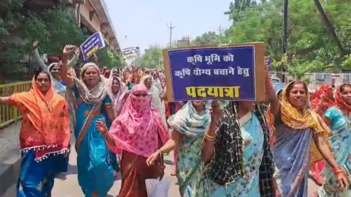 Villagers besieged the rajnandgaon Collectorate