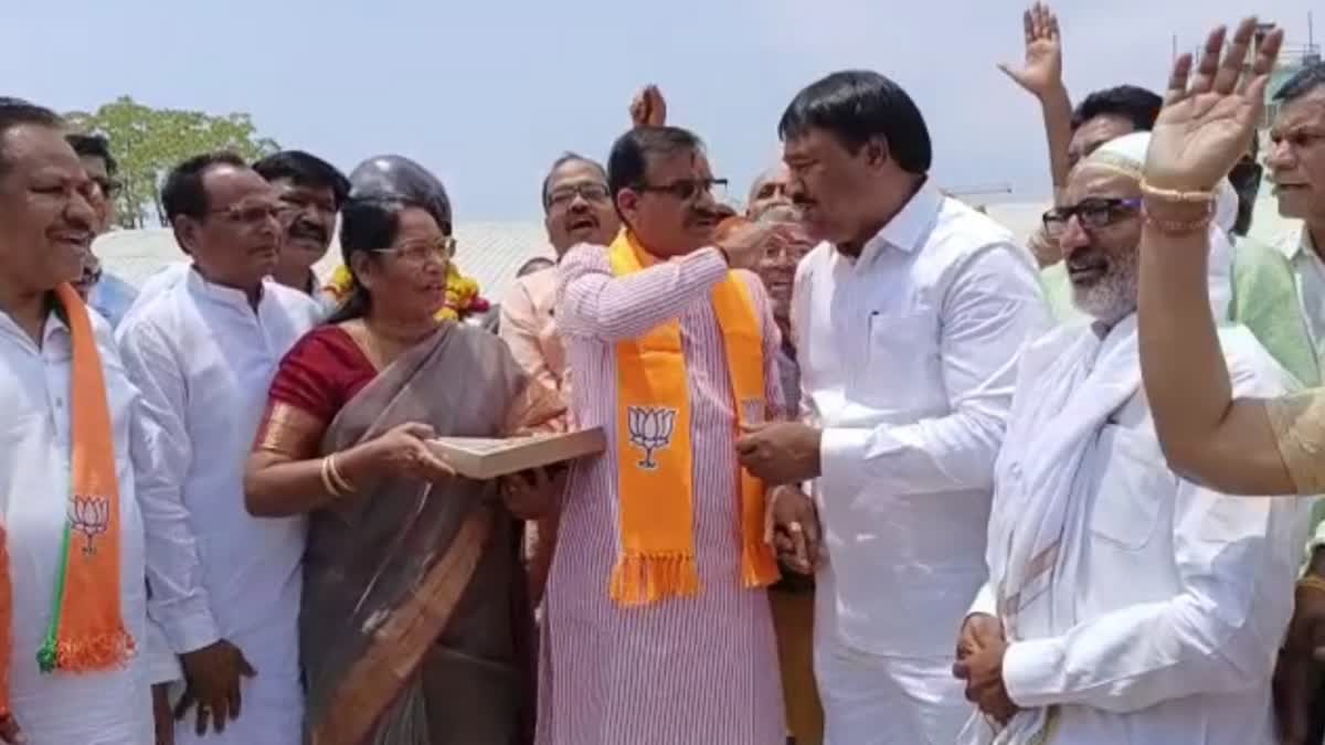 MLA Ramdayal Prabhakar joined BJP