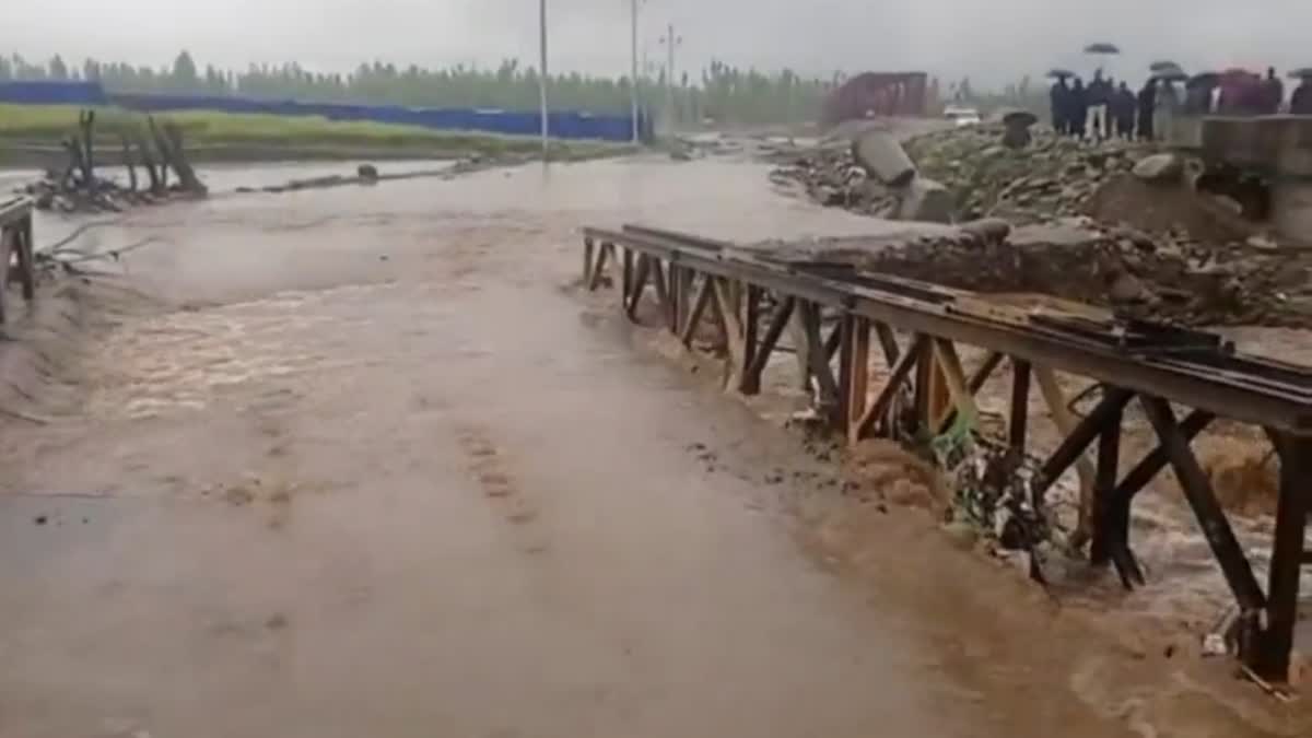 heavy-rainfall-in-kashmir-bridge-damaged-in-kulgam