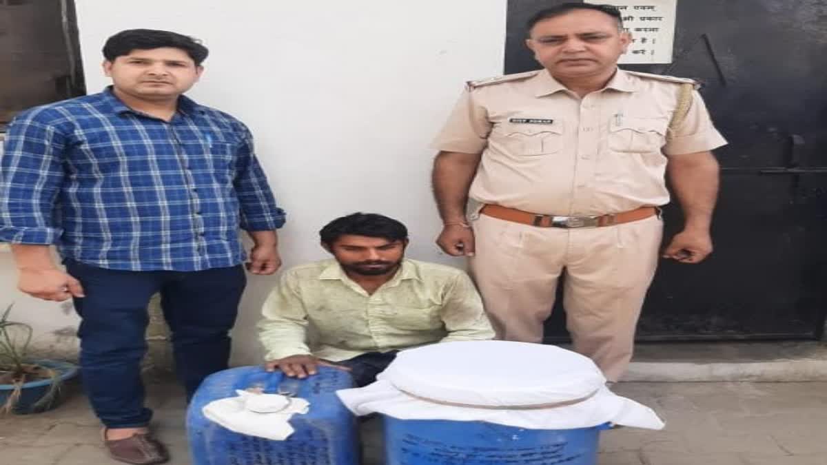 making illegal raw liquor Case in farm in Faridabad