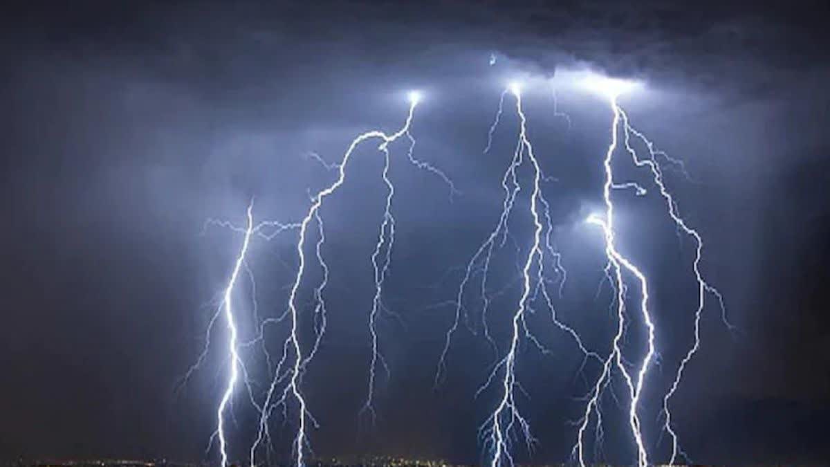 lightning in Kasganj