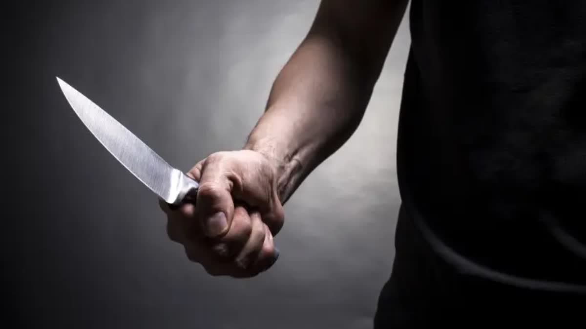 student stabs schoolmate in exam hall  ക്ലാസ് മുറിയിൽ വിദ്യാർഥിയെ കുത്തി പരിക്കേൽപ്പിച്ചു  വിദ്യാർഥിയെ കുത്തി പരിക്കേൽപ്പിച്ചു  പരീക്ഷ ഹാളിൽ വിദ്യാർഥിക്കി കുത്തേറ്റു  സഹപാഠിയെ കുത്തിപ്പരിക്കേൽപ്പിച്ച് വിദ്യാർഥി