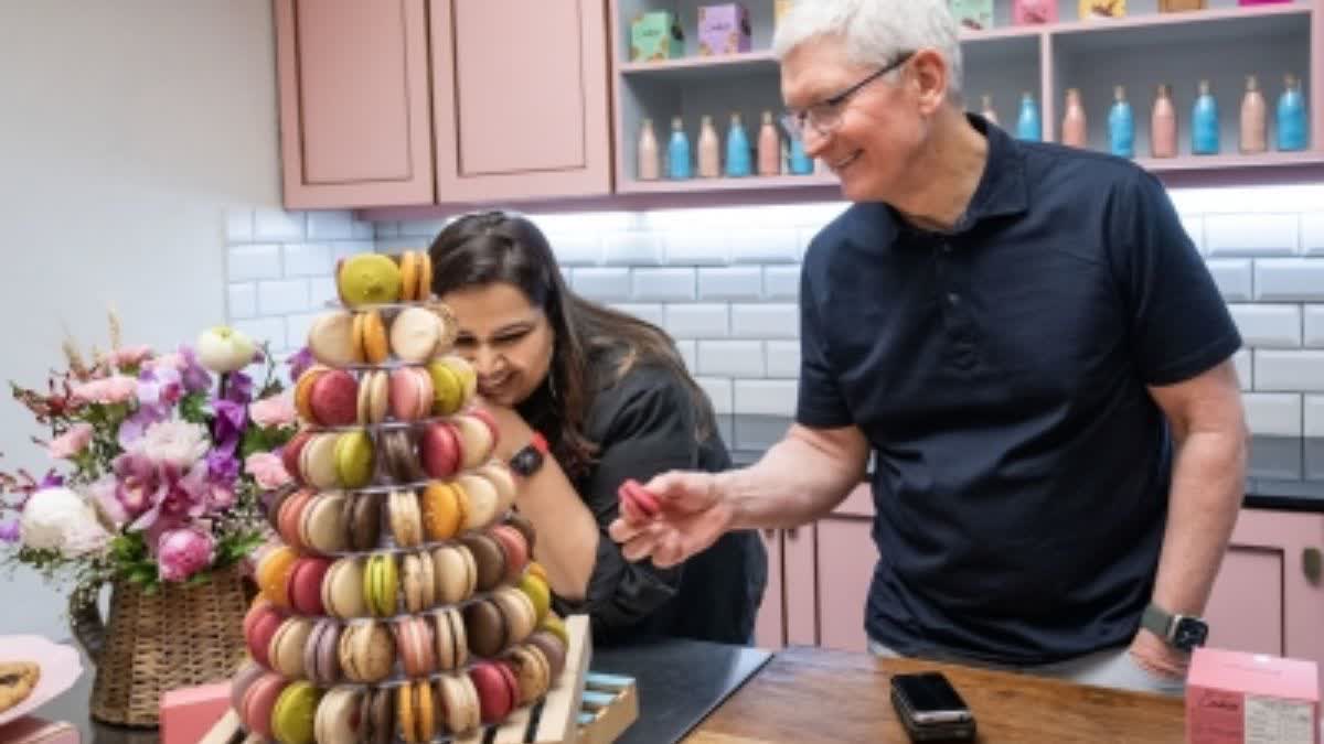 Tim Cook in Mumbai