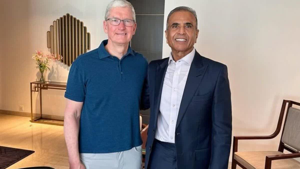 Tim Cook And Sunil Mittal