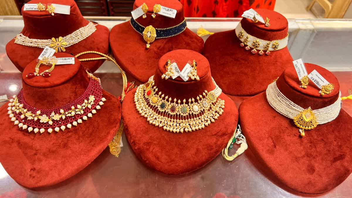 akshay-tritiya-gold-purchase-people-are-buying-ultra-light-weight-gold-jewellery