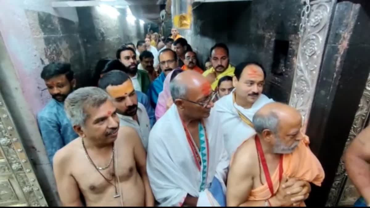 Digvijay Singh with wife in Bhasma Aarti of Baba Mahakal