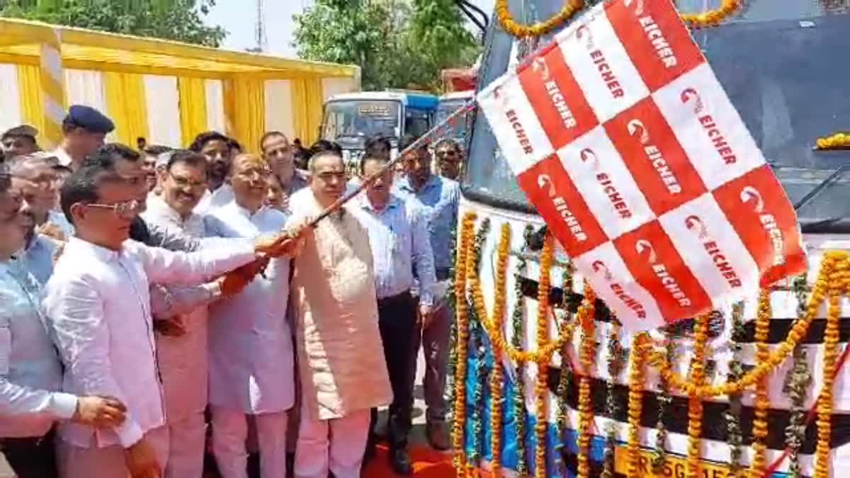 Mool chand Sharma flagged of buses in Ballabhgarh bus depot