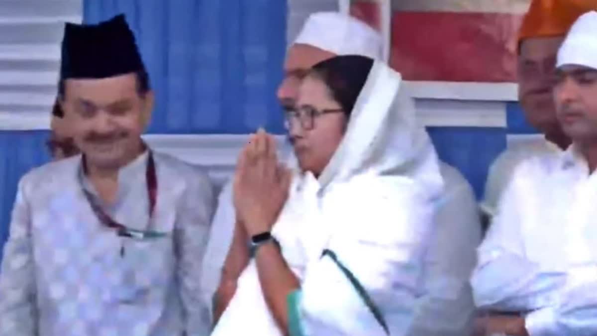 mamata banerjee against nrc  west bengal eid ceremony  ബാംഗാളില്‍ എന്‍ആര്‍സി നടപ്പാക്കില്ല  ഈദ് ചടങ്ങില്‍ മമത ബാനര്‍ജി  കൊൽക്കത്ത  മമത ബാനർജി  പശ്ചിമ ബംഗാള്‍ മുഖ്യമന്ത്രി മമത ബാനർജി