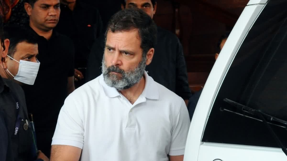 rahul gandhi  rahul gandhi vacated his official residence  official residence of rahul gandhi  modi remark case  narendra modi  disqualification  latest national news  sonia gandhi  രാഹുല്‍ ഗാന്ധി  രാഹുല്‍ ഗാന്ധി ഔദ്യോഗിക വസതി ഒഴിഞ്ഞു  സേണിയ ഗാന്ധി  മോദി  ലോകസഭ അംഗത്വം നഷ്‌ടമായി  തുഗ്ലക്ക് ലെയ്ൻ ബംഗ്ലാവ്  ന്യൂഡല്‍ഹി ഏറ്റവും പുതിയ വാര്‍ത്ത  ദേശീയ വാര്‍ത്ത  ഇന്നത്തെ പ്രധാന വാര്‍ത്ത