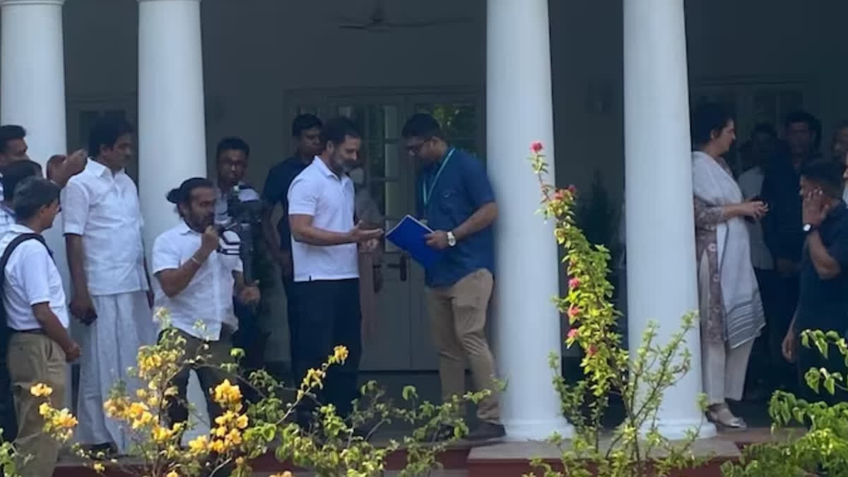 Rahul Gandhi vacated the government bungalow, Congress said - "He lives in people's hearts"