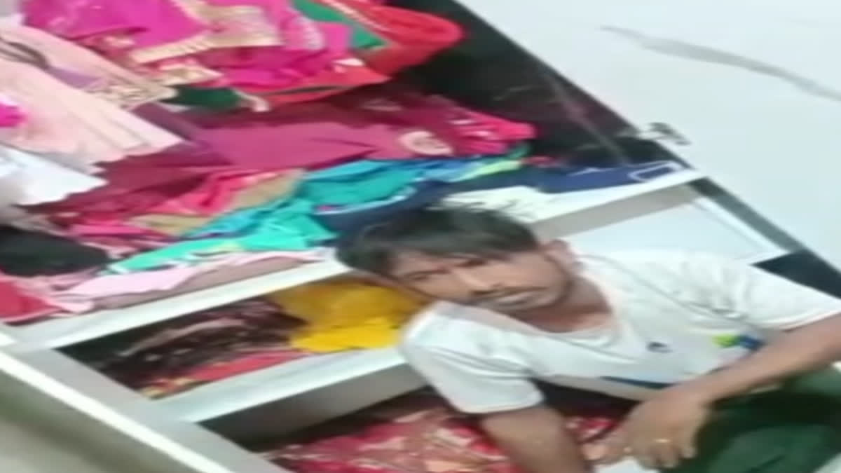 Gurdaspur News: For fear of being caught stealing, the wife hid her own husband in the closet of the house