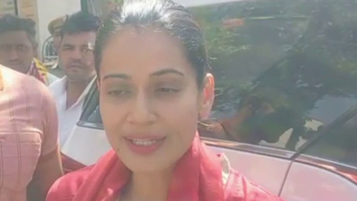 Actress Payal Rohatgis dispute with lawyer