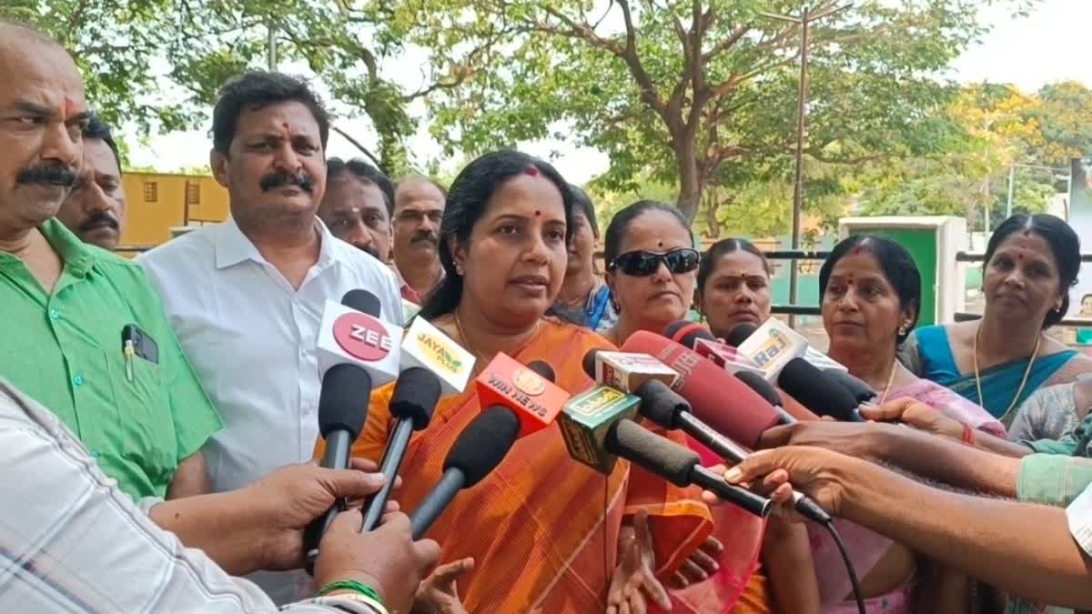 government should Home Delivery of Liquor says Vanathi Srinivasan