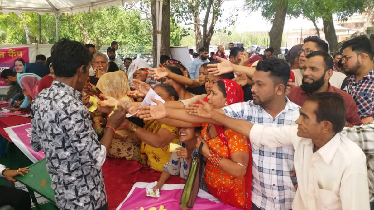 long queues in inflation relief camp in Jodhpur