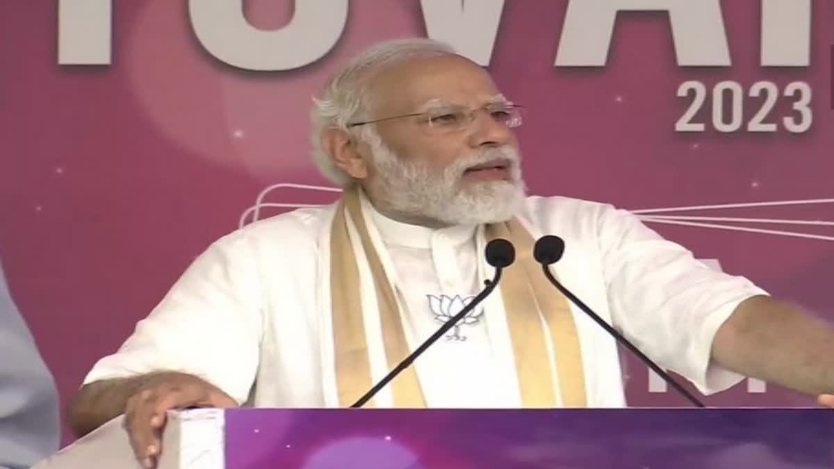 modis speach  pm modi  yuvam  yuvam programme  kochi  cv muraleedharan  bjp  congress  nambi narayan  appukuttan pothuval  modi in kerala  യുവം പരിപാടിയില്‍ മോദി  വി പി അപ്പുക്കുട്ടന്‍ പൊതുവാള്‍  പ്രധാന മന്ത്രി നരേന്ദ്ര മോദി  ഡി ഐ ഐസക്ക്  അക്കാമ്മ ചെറിയാന്‍  കെ കേളപ്പന്‍  ബിജെപി  കോണ്‍ഗ്രസ്  ഐ ഐസക്ക്  എറണാകുളം ഏറ്റവും പുതിയ വാര്‍ത്ത  ഇന്നത്തെ പ്രധാന വാര്‍ത്ത