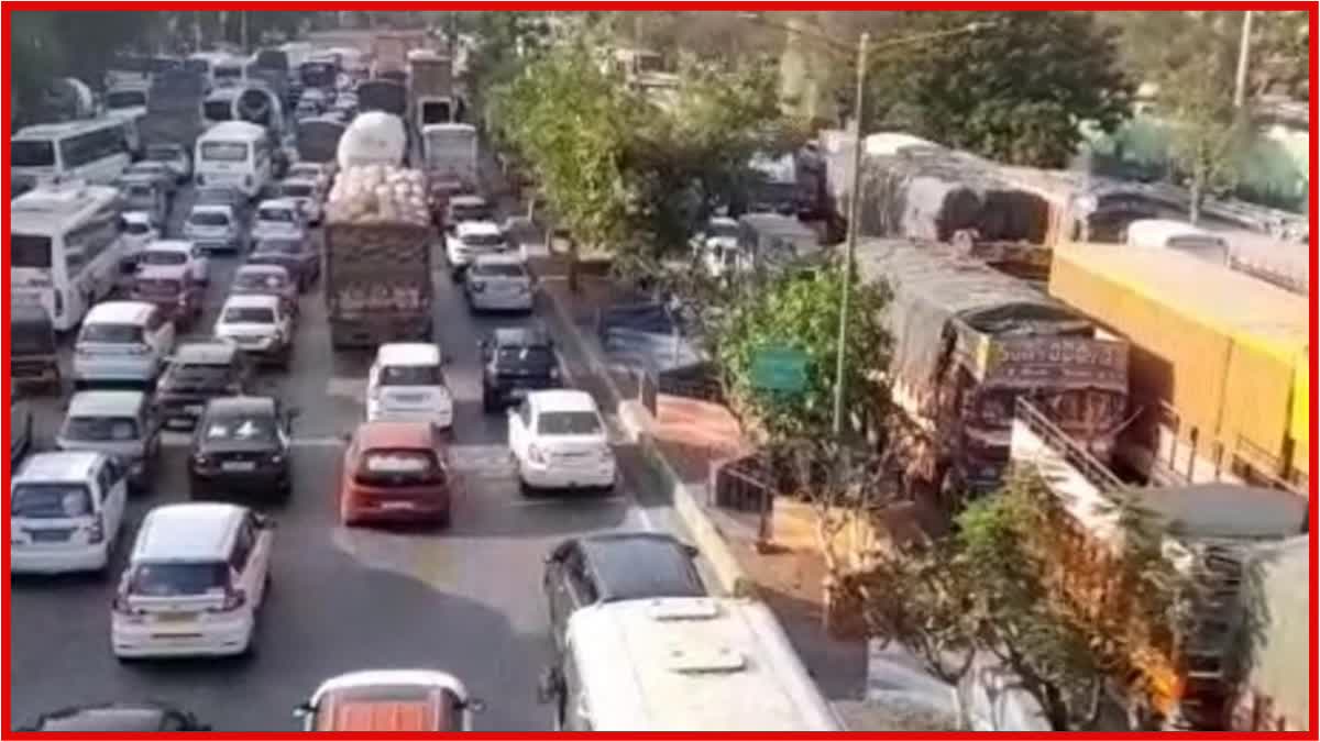 Traffic jam in Thane
