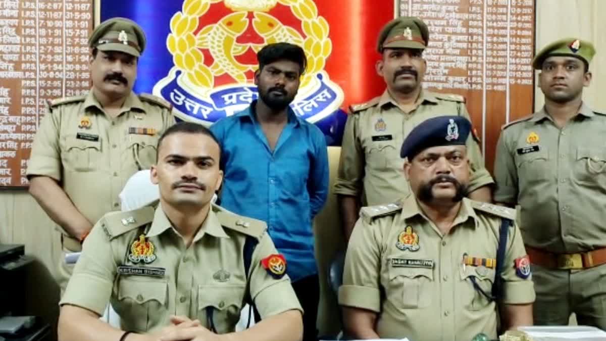 गोरखपुर में महिला से ठगी के आरोपी को पुलिस ने गिरफ्तार कर लिया.