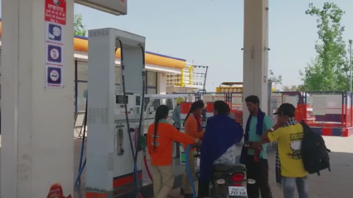 Armed robbers robbed a petrol pump in Amritsar