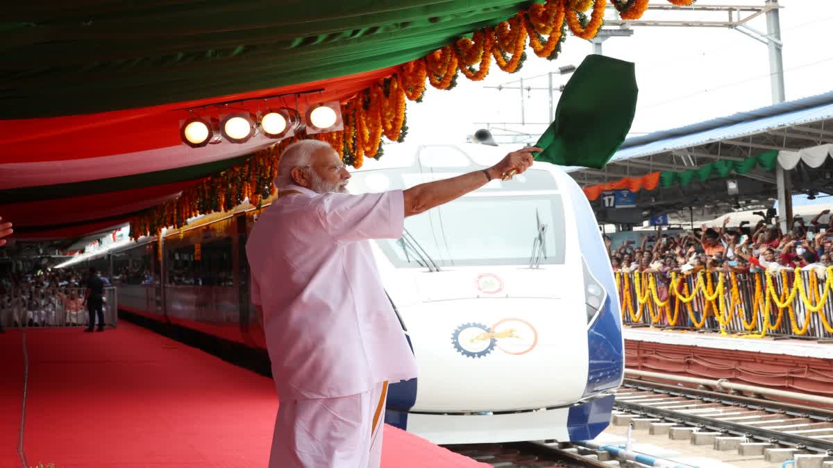 pm modi  pm modi return  pm modi in kerala  announce new projects  modi announce new project  railway development project  latest news in trivandrum  vande bharat  kochi water metro  പ്രധാനമന്ത്രി  വികസന പ്രവർത്തനങ്ങൾ  റെയിൽവേ വികസന പദ്ധതികൾ  കൊച്ചിമെട്രോ  കോണ്‍ഗ്രസ്  ബിജെപി  കൊച്ചി വാട്ടര്‍ മെട്രോ  തിരുവനന്തപുരം ഏറ്റവും പുതിയ വാര്‍ത്ത  ഇന്നത്തെ പ്രധാന വാര്‍ത്ത