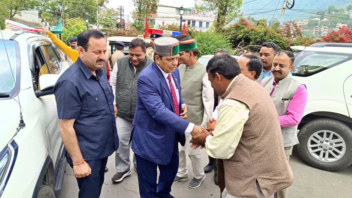 Health Minister Dhaniram Shandil on Solan tour