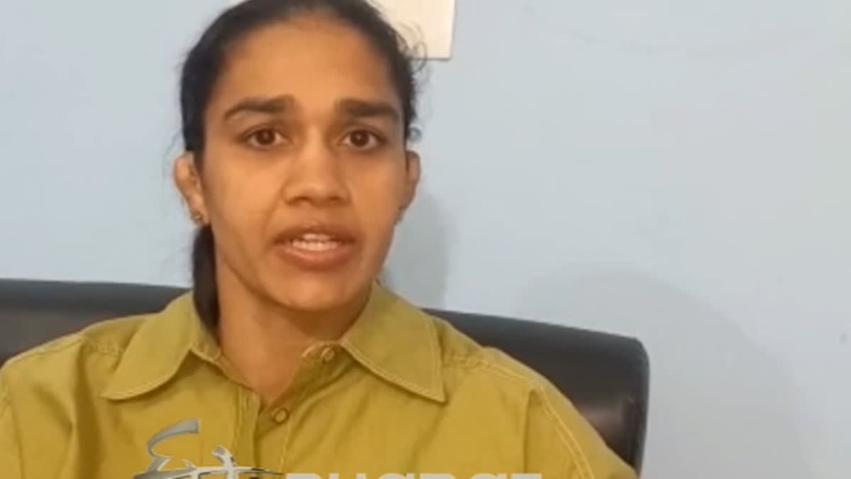 Babita Phogat complaint against Radhika Sriman  Radhika Sriman  Babita Phogat  Babita Phogat news updates  latest news in Babita Phogat  ഗുസ്‌തിക്കാരുടെ സമരം  അന്വേഷണ റിപ്പോര്‍ട്ട് തട്ടിയെടുത്തു  രാധിക ശ്രീമാനെതിരെ പരാതിയുമായി ബബിത ഫോഗട്ട്  ബബിത ഫോഗട്ട്  സോനിപത് വാര്‍ത്തകള്‍  സോനിപത് പുതിയ വാര്‍ത്തകള്‍