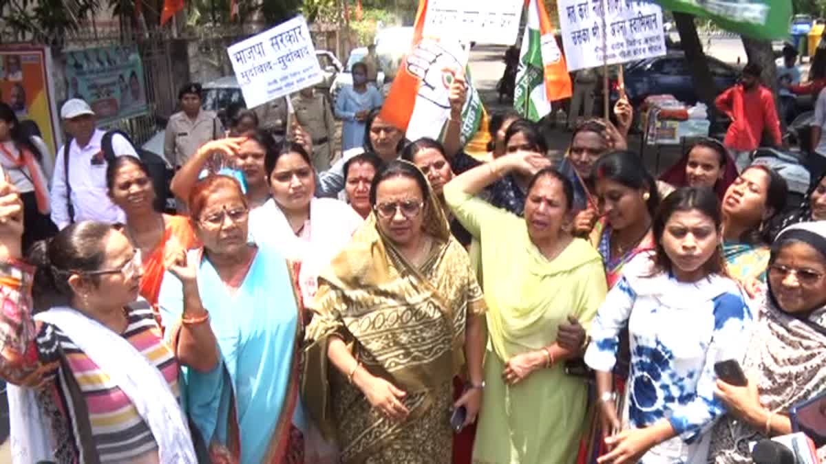 MP mahila congress burns effigy of cm shivraj