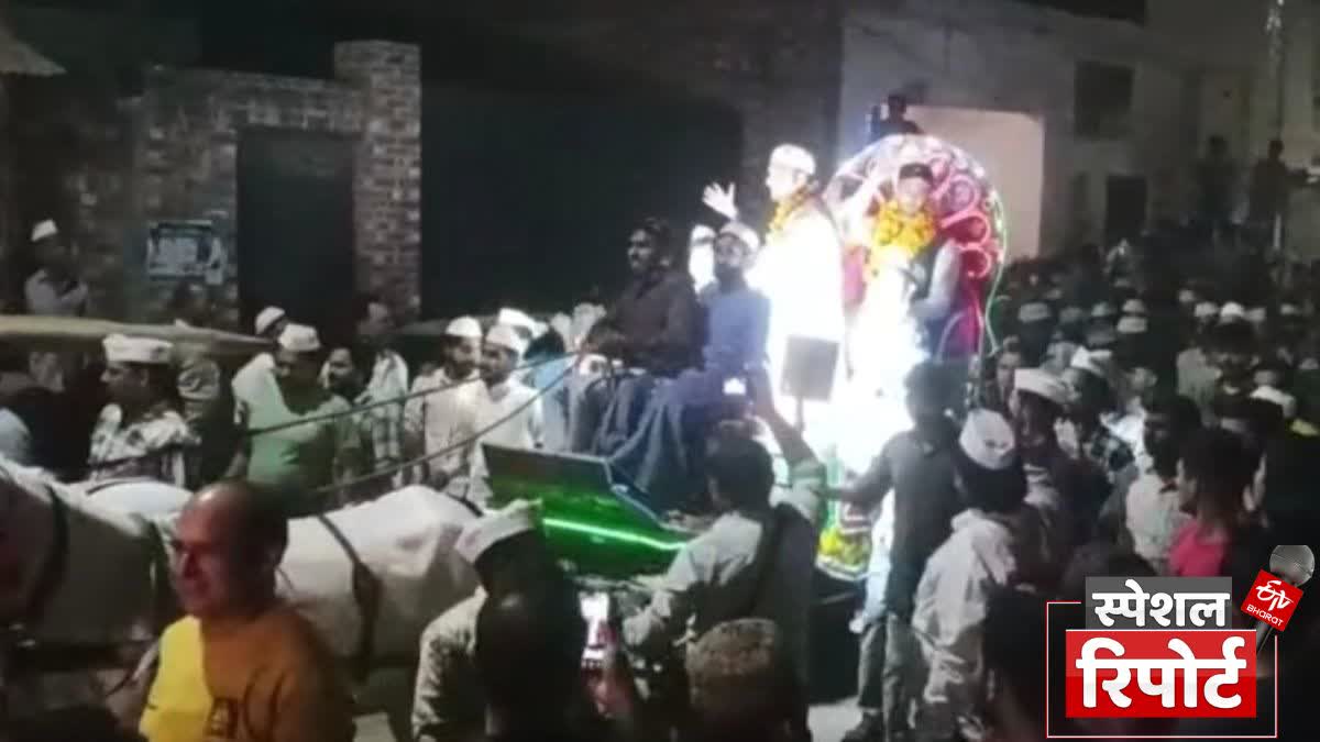 घोड़ा बग्गी पर जुलूस निकालते हुए की आतिशबाजी