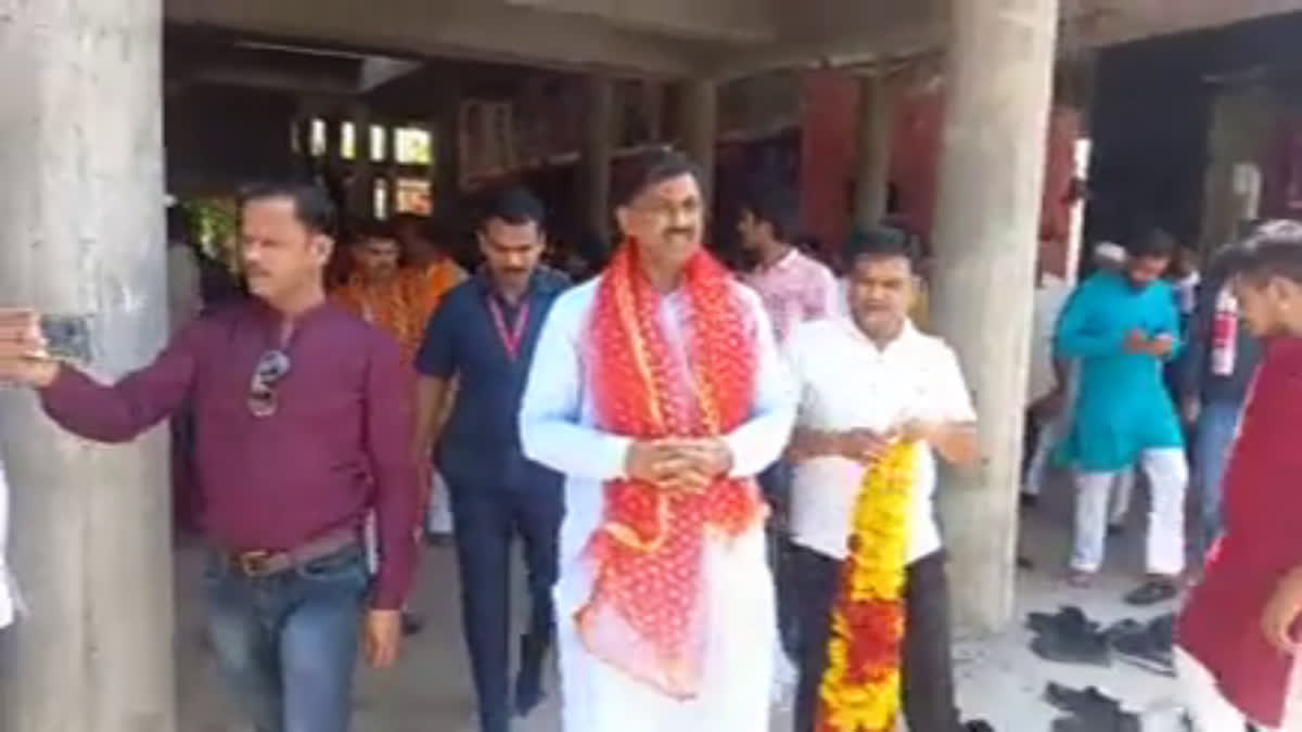 MP BJP incharge showed rites