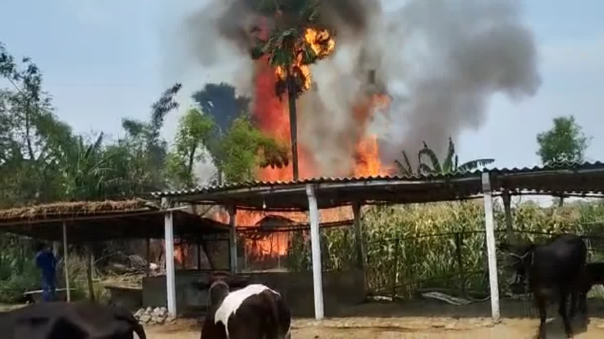 बेगूसराय में शॉर्ट सर्किट से आग लग गई