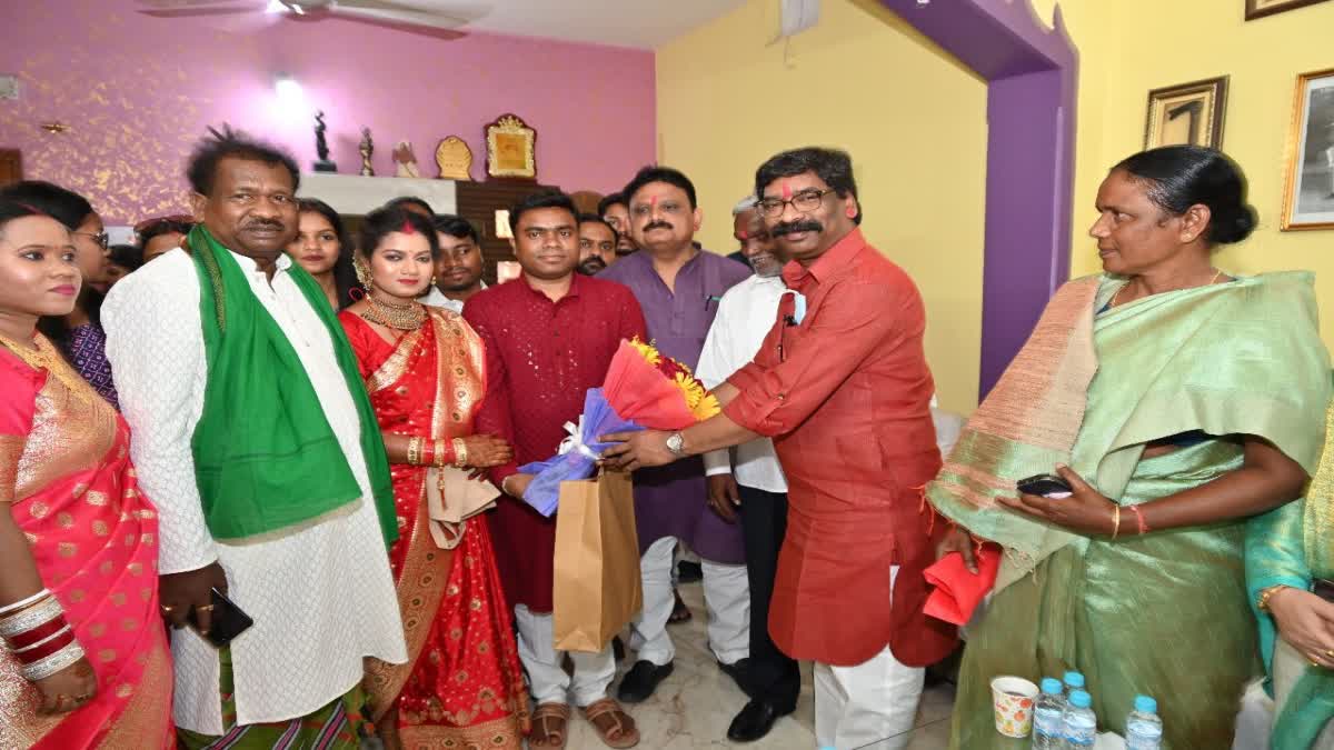 cm hemant in wedding reception