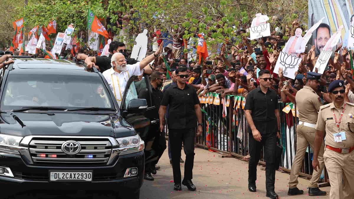 PM Modi during Kochi roadshow