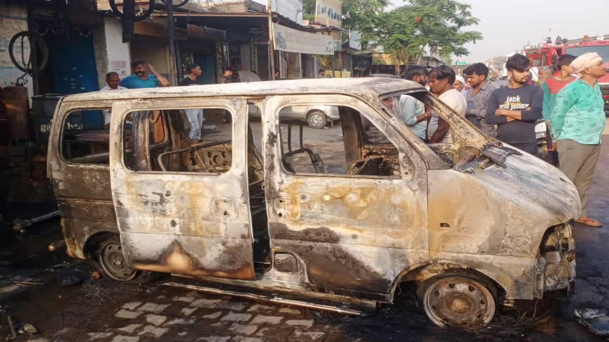 workshop fire in rewari Dharuhera omni van burnt