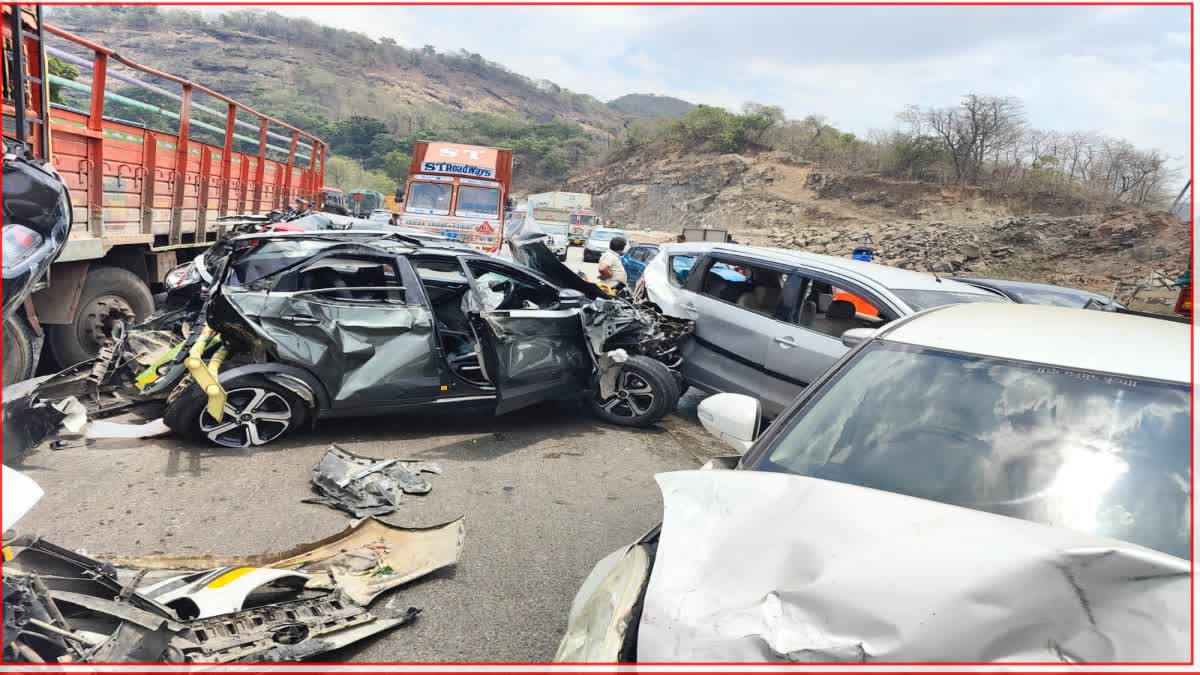 Pune Mumbai highway Accident