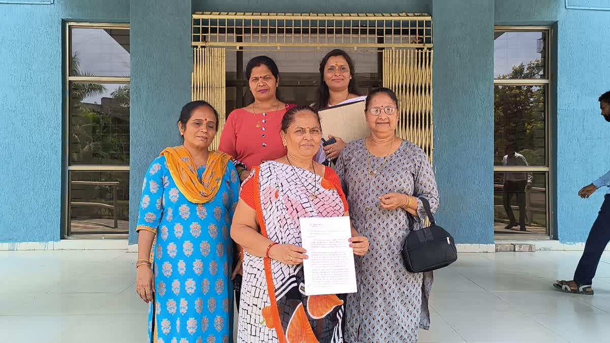 women-protested-against-same-sex-marriage-in-navsari