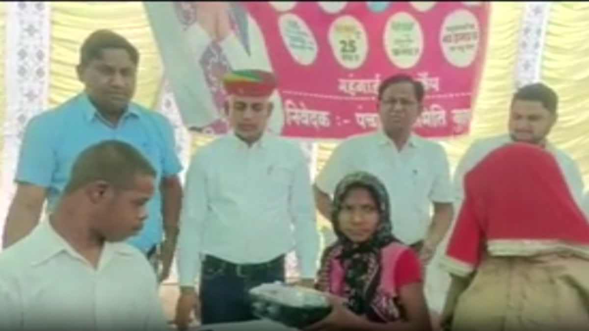 poor girl given electricity connection through Mahangai Rahat Camp in Jhunjhunu