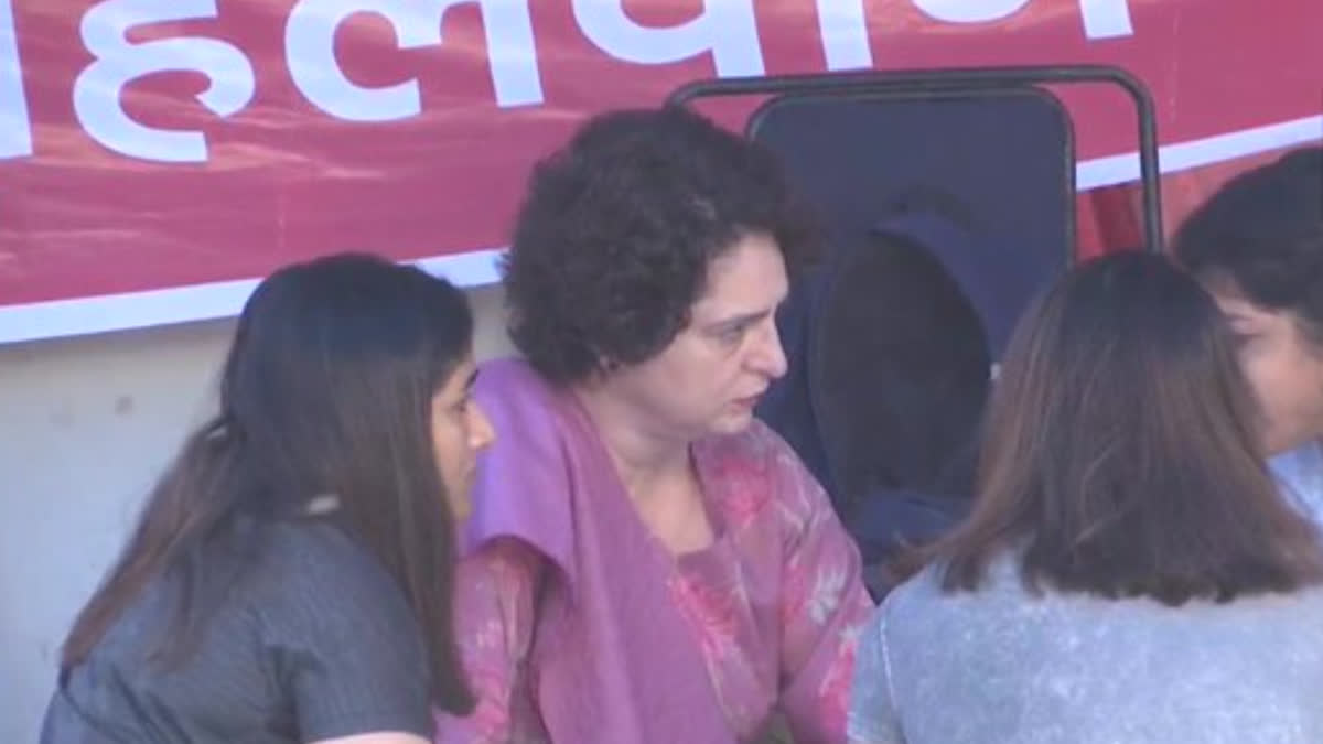 PRIYANKA GANDHI REACHED JANTAR MANTAR TO SUPPORT WRESTLERS