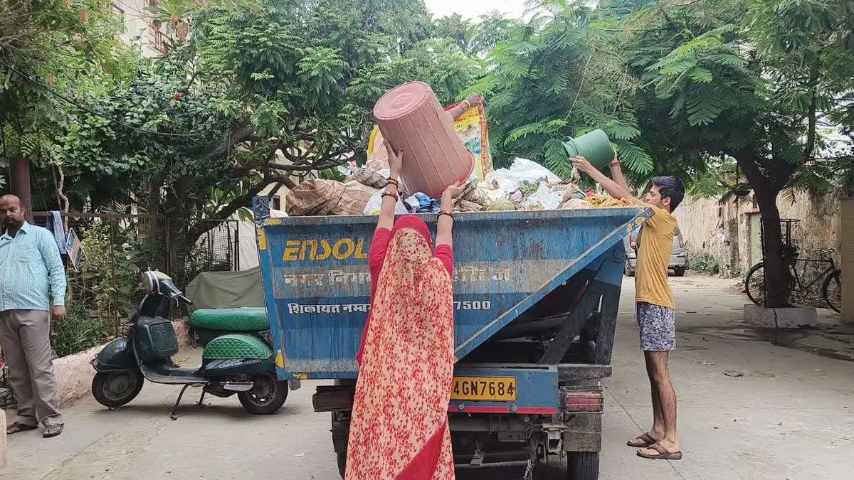 Sanitation Workers End Strike