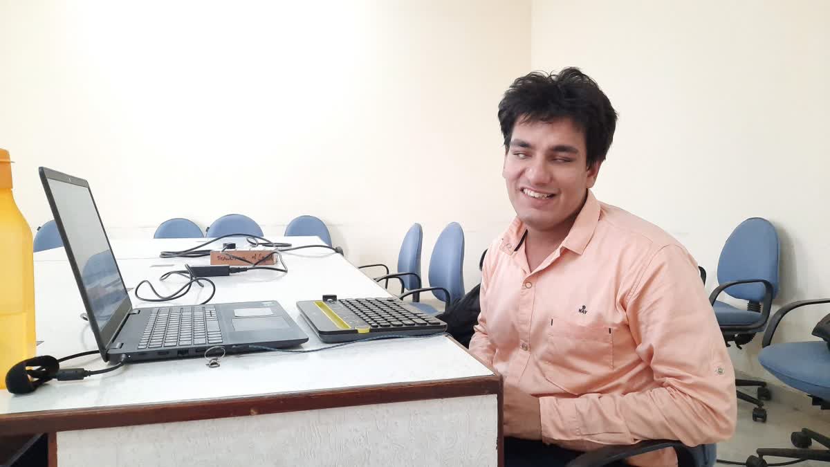 Surat News : વીર નર્મદ દક્ષિણ ગુજરાત યુનિવર્સિટીમાં પ્રજ્ઞાચક્ષુ વિદ્યાર્થીની લેપટોપથી પરીક્ષા લેવાઇ, ટેકનોલોજીએ ઘણી સુવિધા કરી આપી