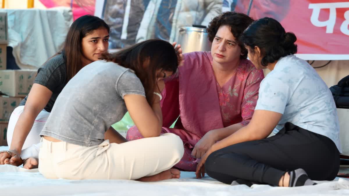 priyanka gandhi meets protesting wrestlers