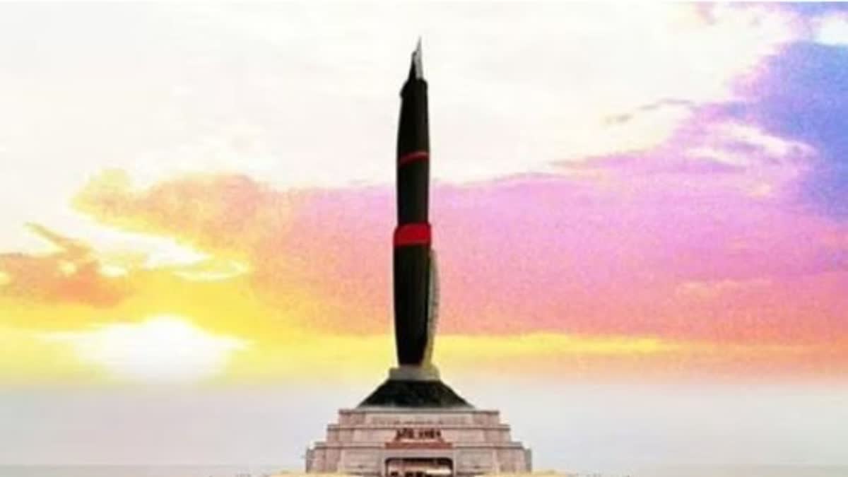 Union Ministry of Environment has given permission to construct a pen memorial at the Chennai Marina beach