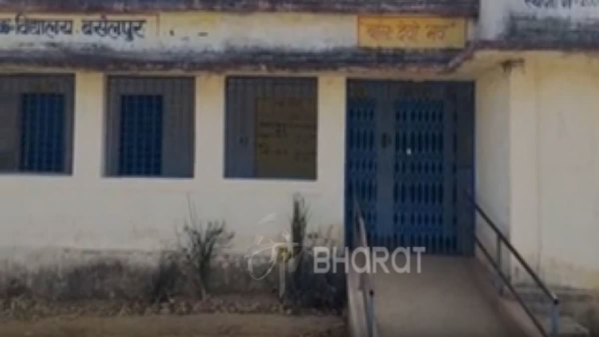 ghost-fear-in-school-students-away-from-school-in-chhattisgarh