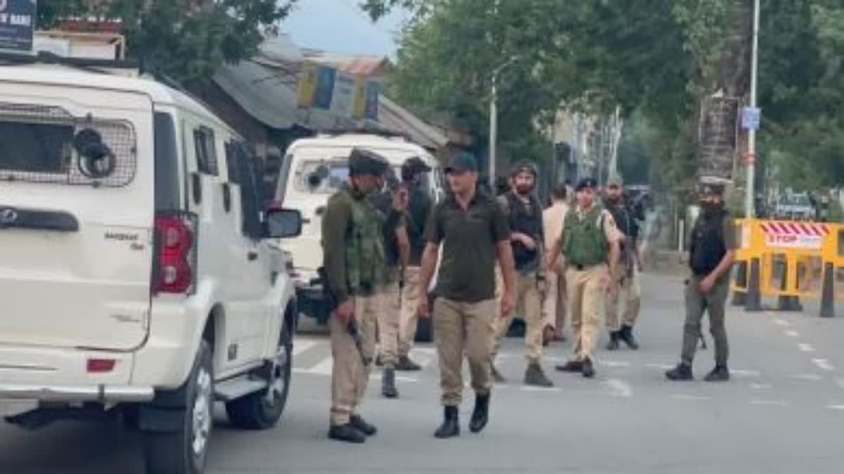 Two pakistani residents detained by army