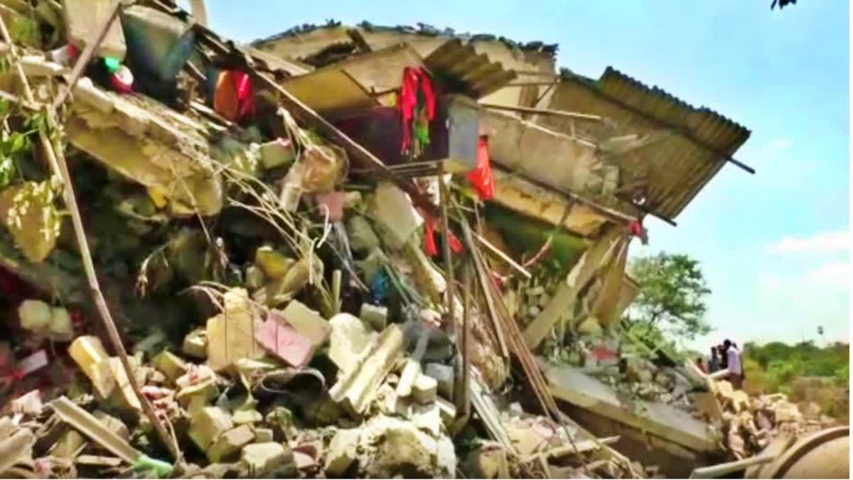 godown collapses in Bhiwandi