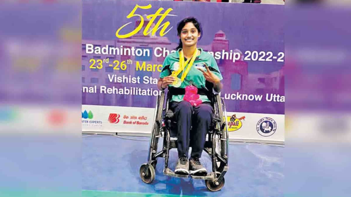 Ramoji Rao extends Rs 3 lakhs aid to specially-abled badminton player