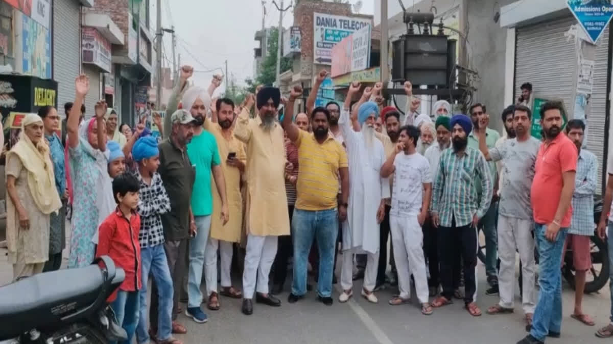 Opposition to the opening of a liquor store in Barnala city