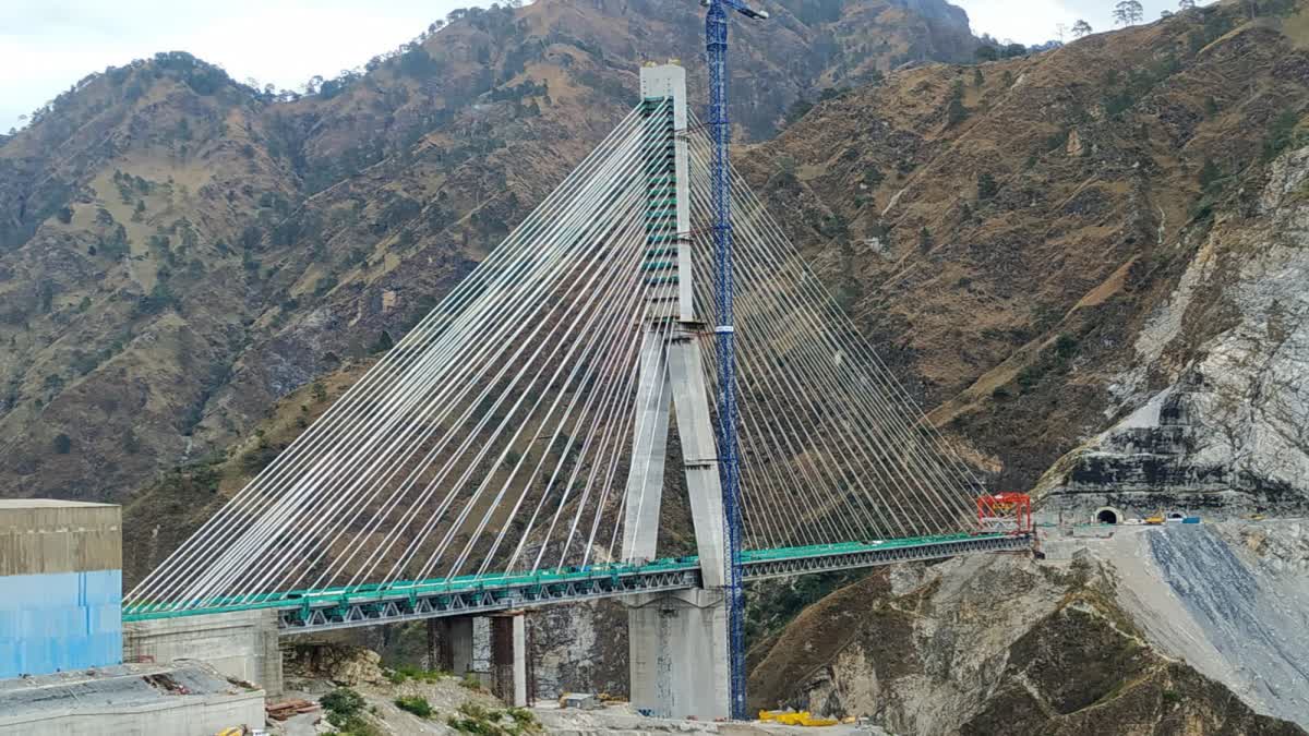 Indias first cable stayed rail bridge  എഞ്ചിനീയറിംഗ് അത്ഭുതമായി അൻജി ഖാഡ് പാലം  ആദ്യത്തെ കേബിൾ സ്റ്റേ റെയിൽവേ പാലം പൂർത്തിയായി  അൻജി ഖാഡ് പാലം  റെയിൽവേ മന്ത്രി അശ്വിനി വൈഷ്‌ണവ്  പ്രധാനമന്ത്രി നരേന്ദ്ര മോദി  കേബിൾ ബ്രിഡ്‌ജ് പദ്ധതി